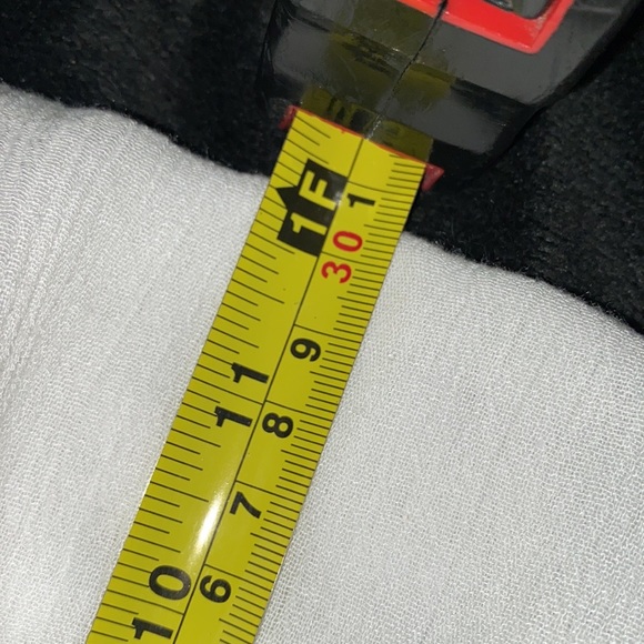 ‼️Pretty White/Navy Embroidered Flowy Top - Picture 2 of 7